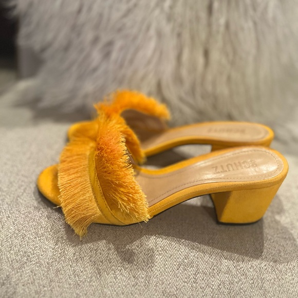 Schutz Elsa Fringe sandals in color yellow. Worn but in good condition - Picture 3 of 4